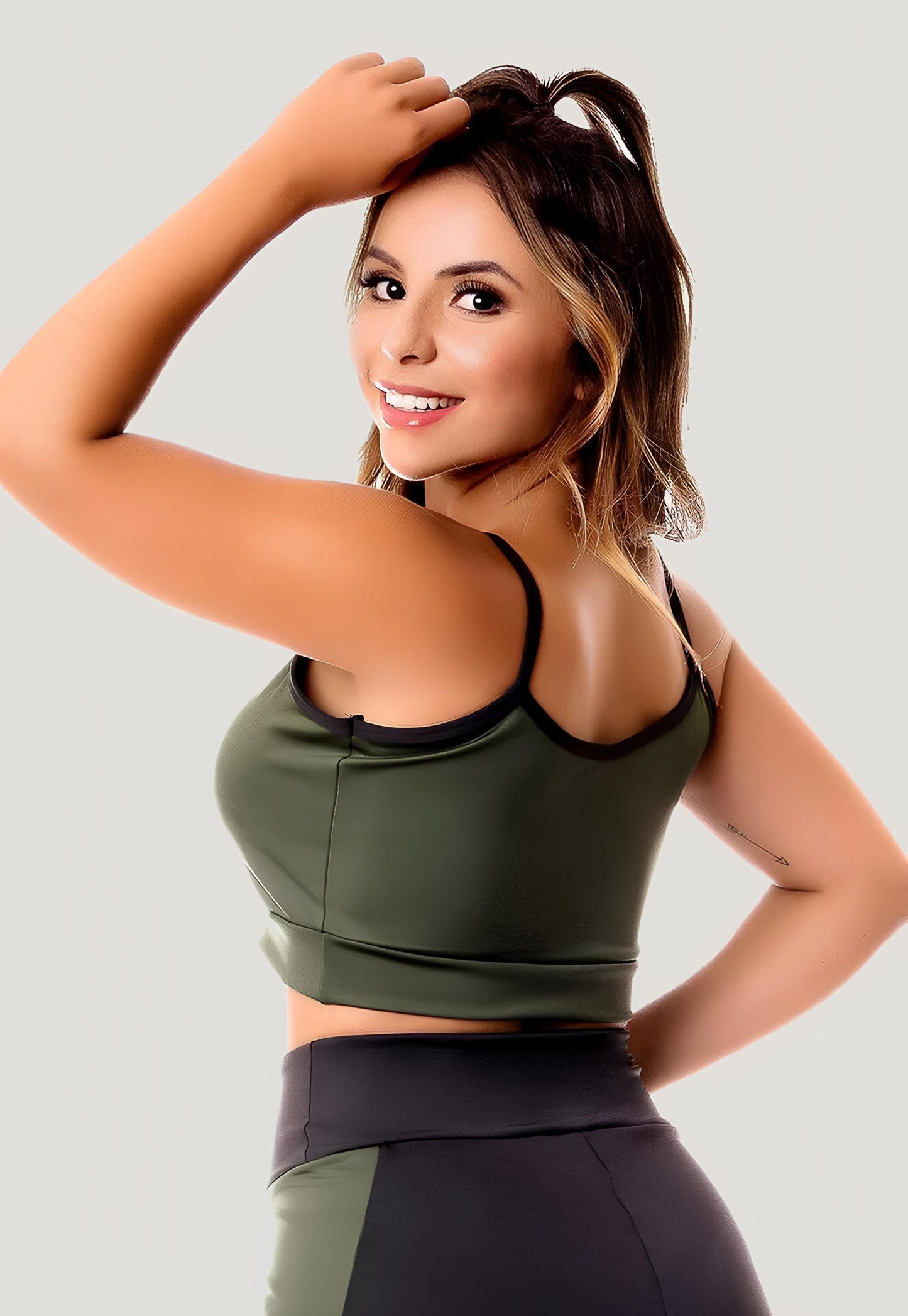 Top Cropped Fitness Viés Preto - Verde Militar